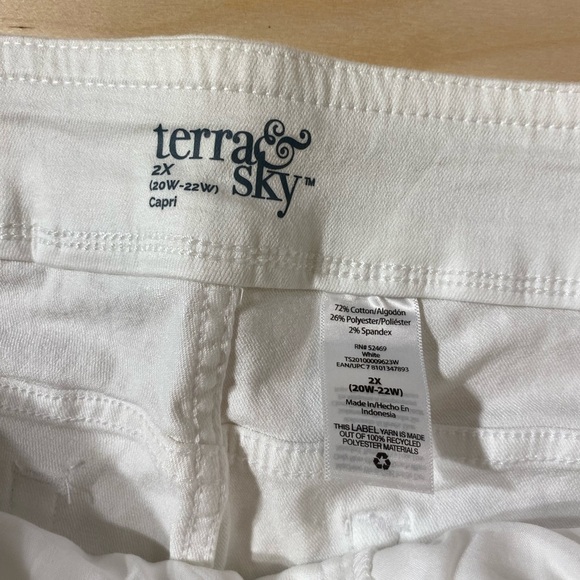 Terra & Sky Jean Capris 2X (20W-22W) (EO) - Picture 10 of 15